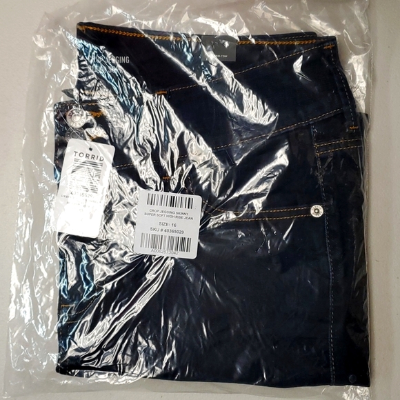 ❤️NWT VINTAGE TORRID CROP JEGGING JEANS - SUPER SOFT - 3 BUTTON WAIST PLUS SIZE - Picture 8 of 13